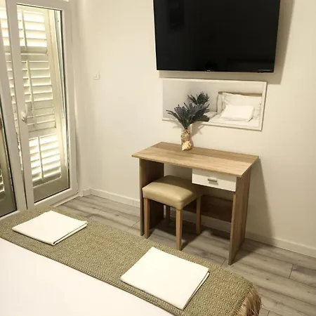Lux * Makarska