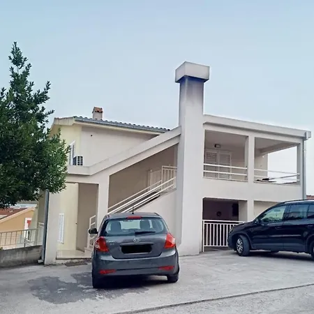 Lux * Makarska