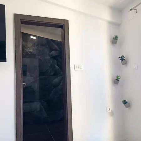 Lux *